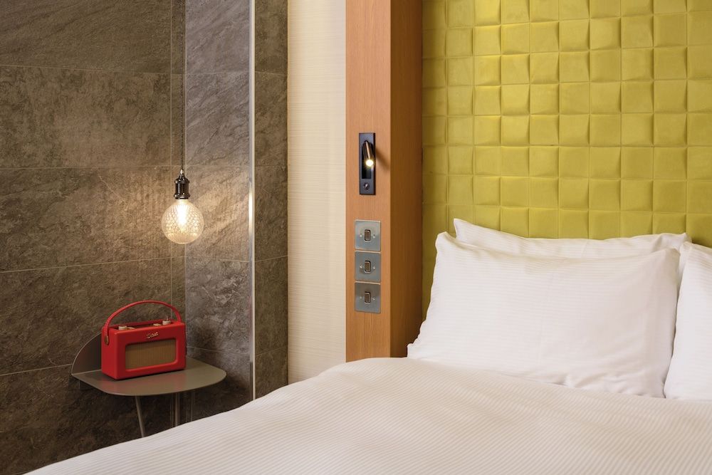 Market Street Hotel Room (Cozy) 2