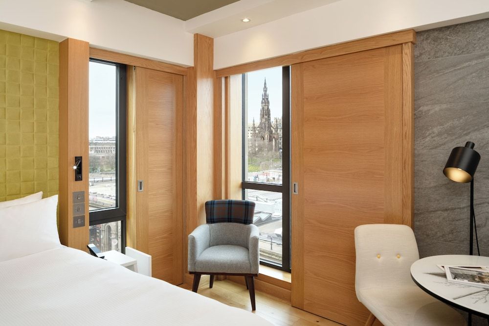 Market Street Hotel Room (Vista) 5