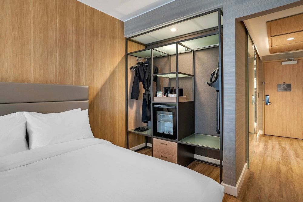 Room, 1 King Bed, Corner