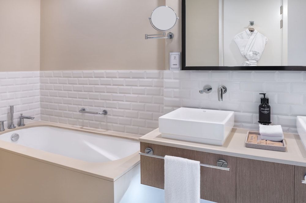 Vida Beach Resort Marassi Al Bahrain Deluxe Room, 2 Twin Beds, Partial Sea View 4