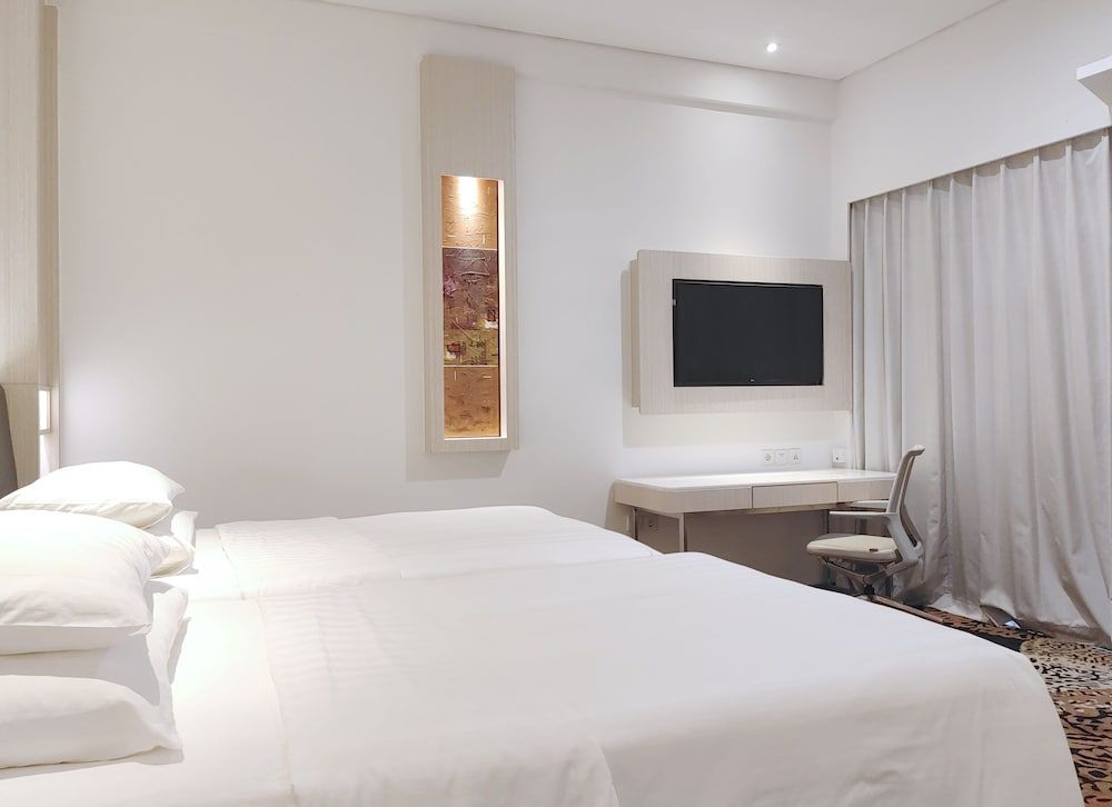 Superior Twin Room, 2 Twin Beds, Pool View