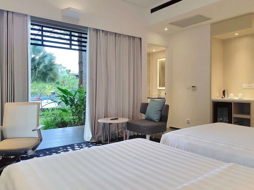 Superior Twin Room, 2 Twin Beds, Pool View
