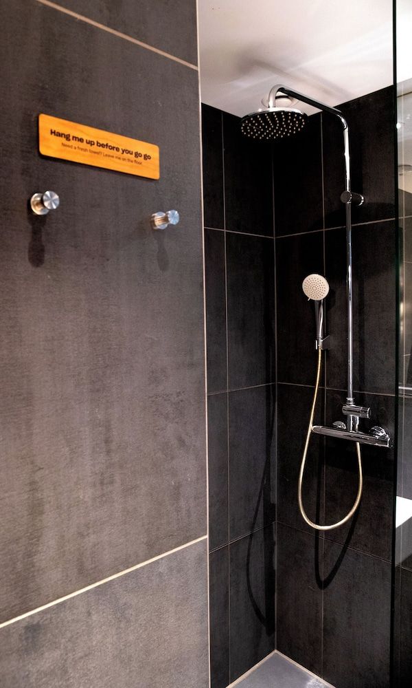 The Social Hub Berlin Executive Room 2