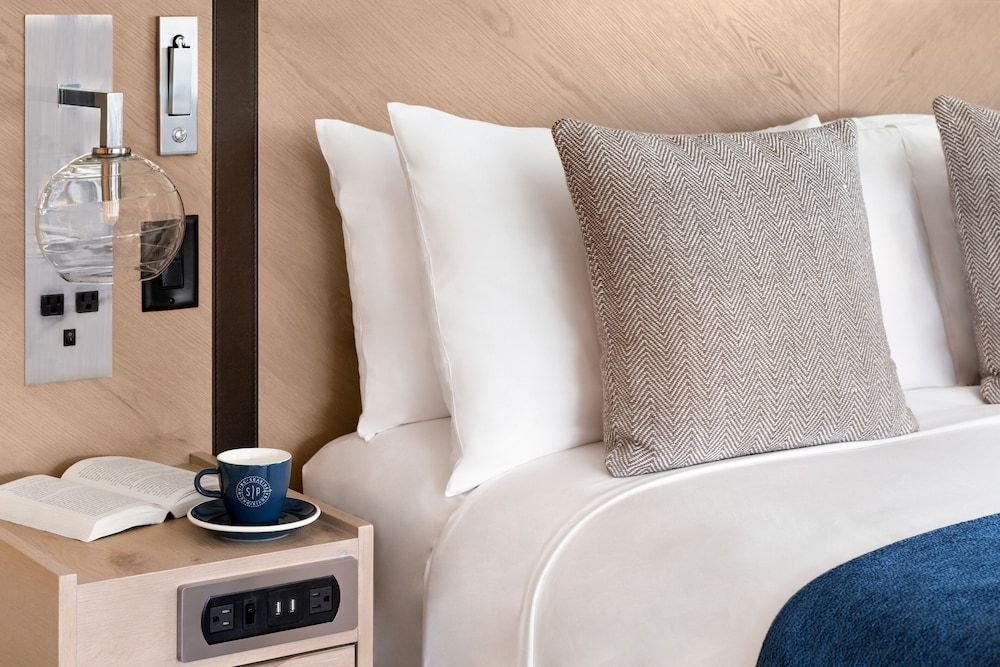 Seaside Hotel North Vancouver Ocean View Suite 5