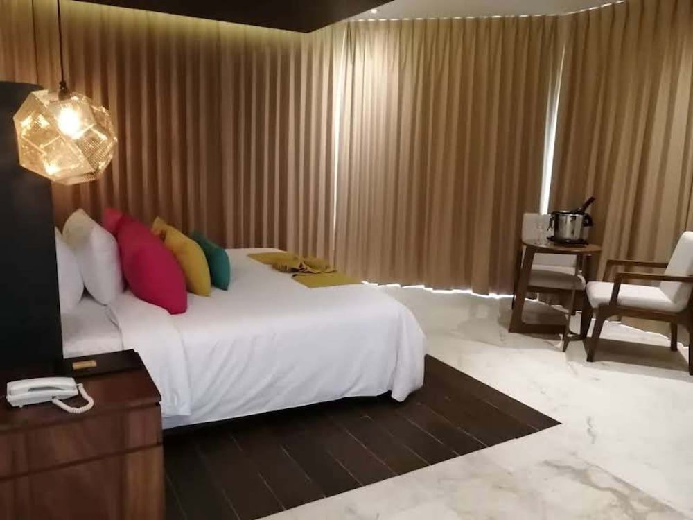 Hotel Beló Isla Mujeres - All Inclusive - Sargassum Free Luxury Junior Suite King Bed 2