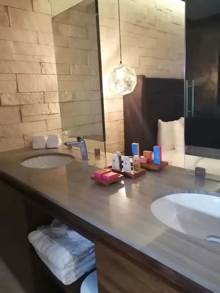 Hotel Beló Isla Mujeres - All Inclusive - Sargassum Free Luxury Junior Suite King Bed 9