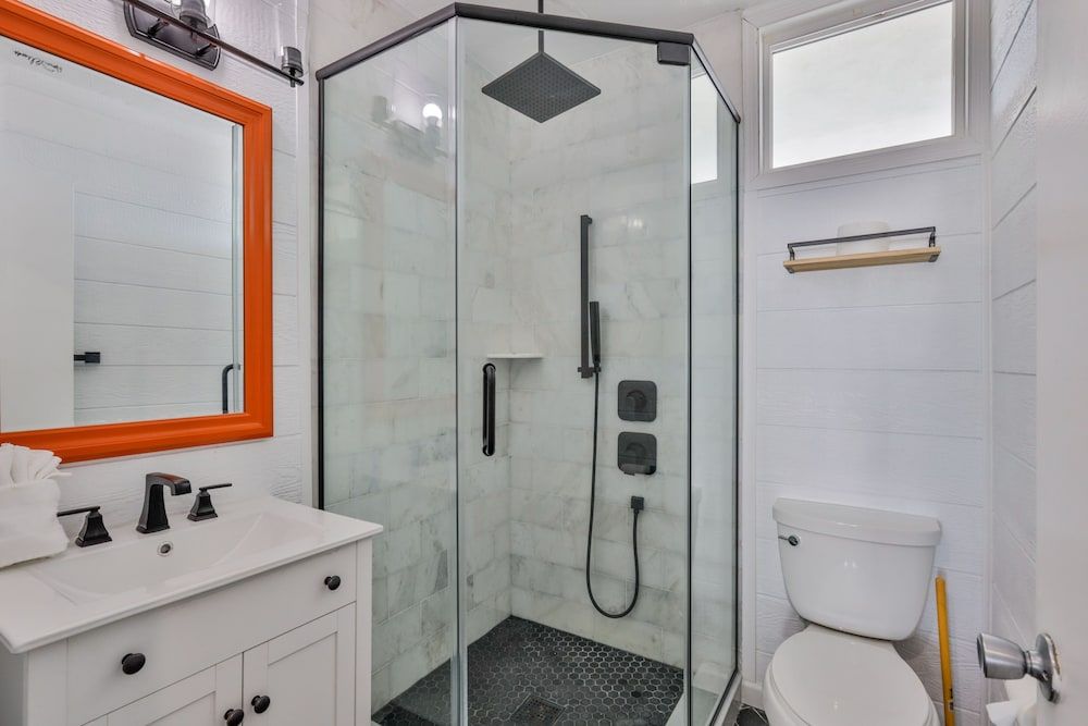 Coastal Waters Inn Classic Studio, 2 Queen Beds 6