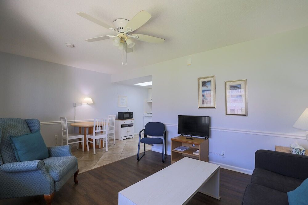 Coastal Waters Inn Comfort Suite 5