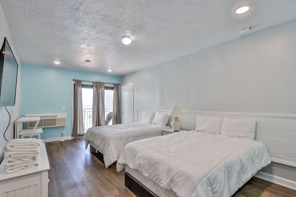 Coastal Waters Inn Classic Studio, 2 Queen Beds