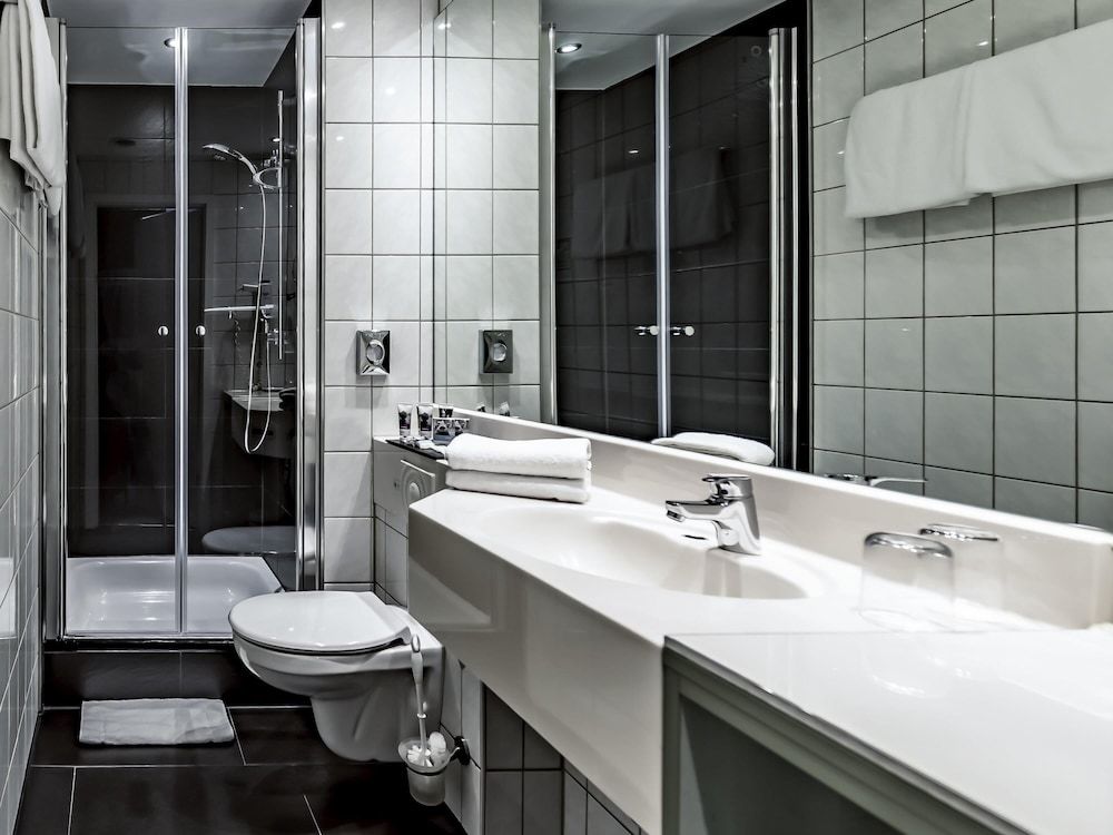 Mercure Hotel Frankfurt City Messe Standard Double Room, 1 Double Bed 5