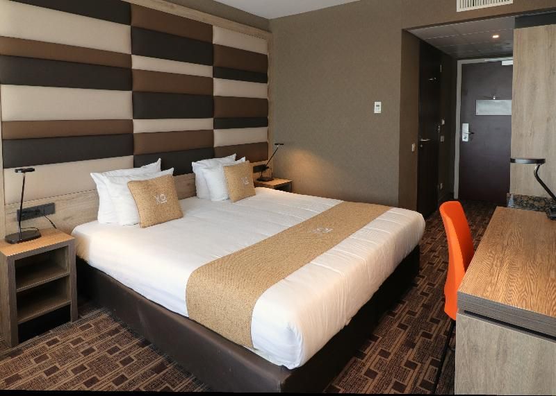 undefined XO Hotels Blue Tower 6