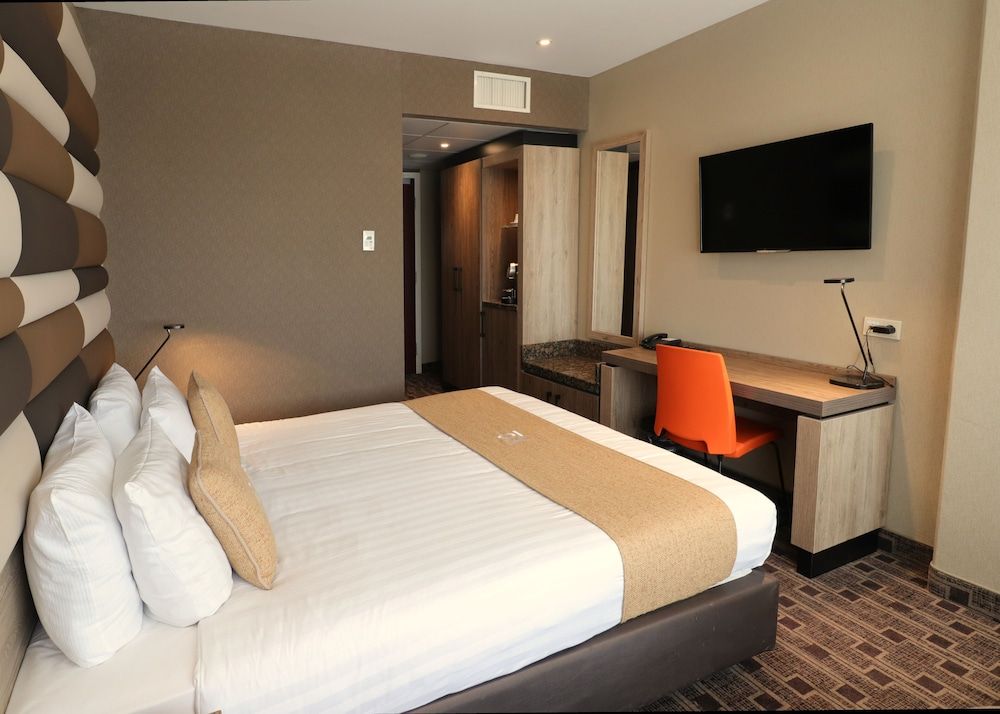 undefined XO Hotels Blue Tower 6