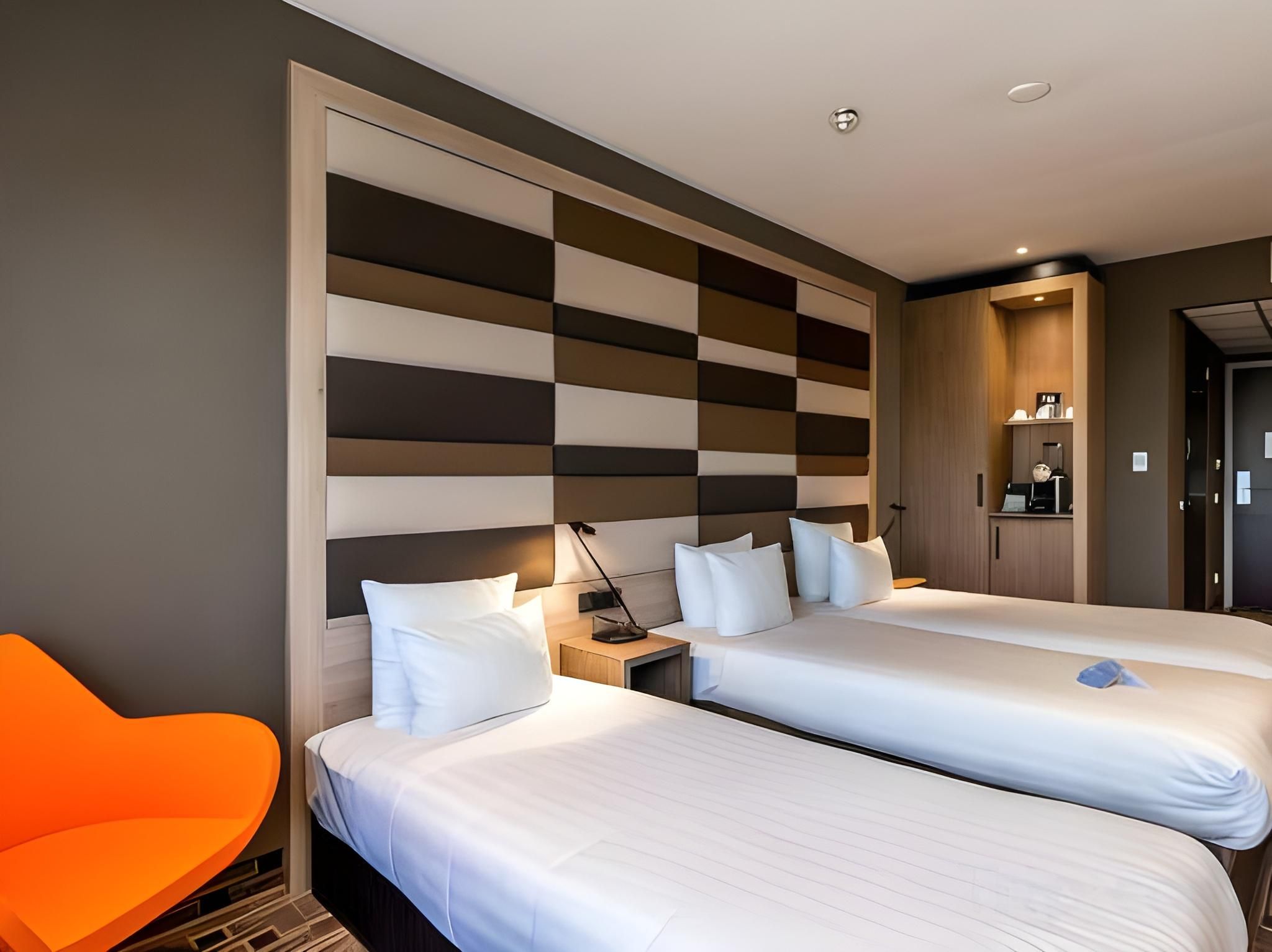 undefined XO Hotels Blue Tower 4