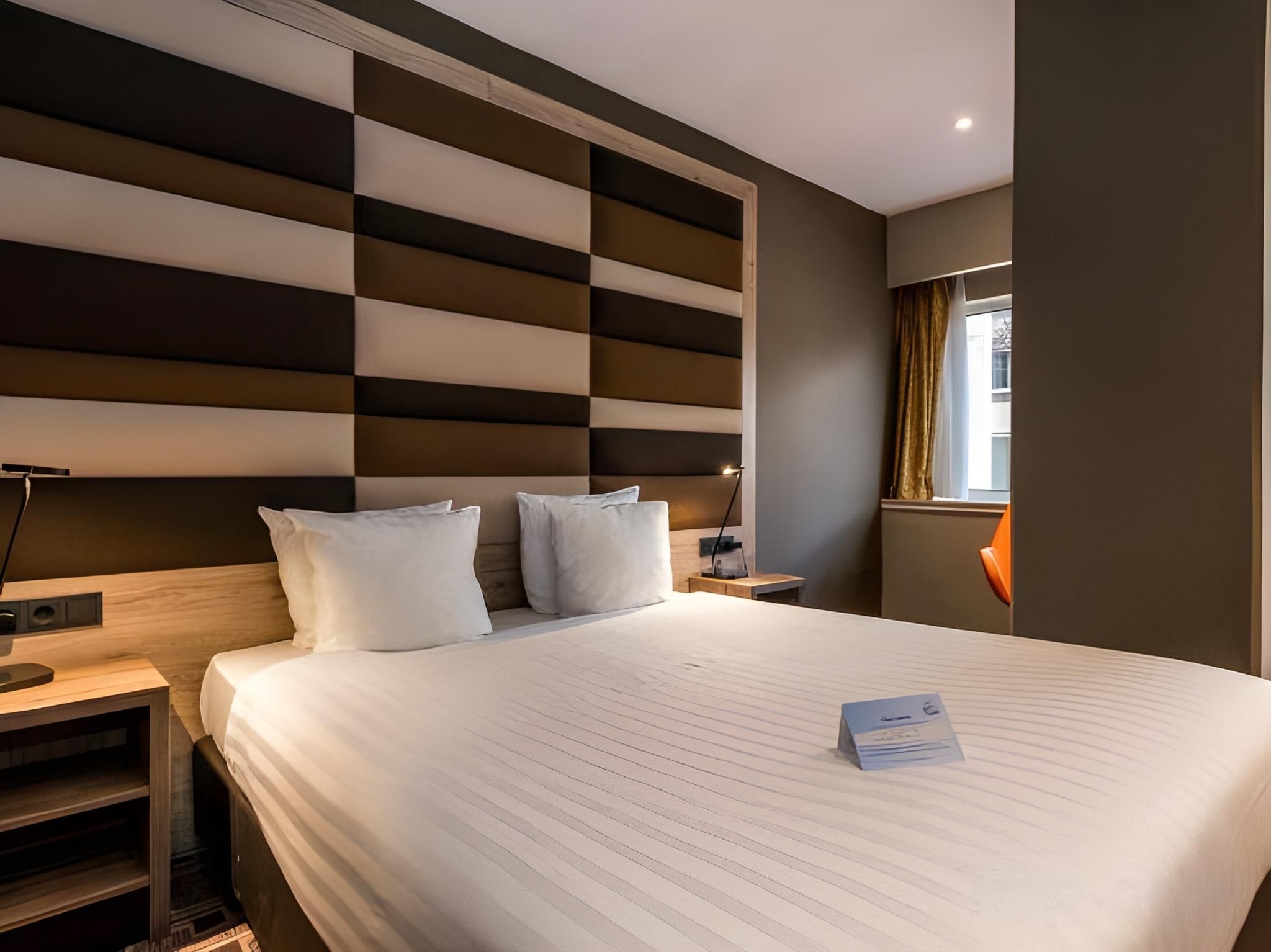 undefined XO Hotels Blue Tower 10