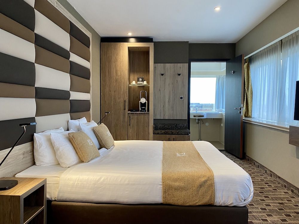 undefined XO Hotels Blue Tower 2
