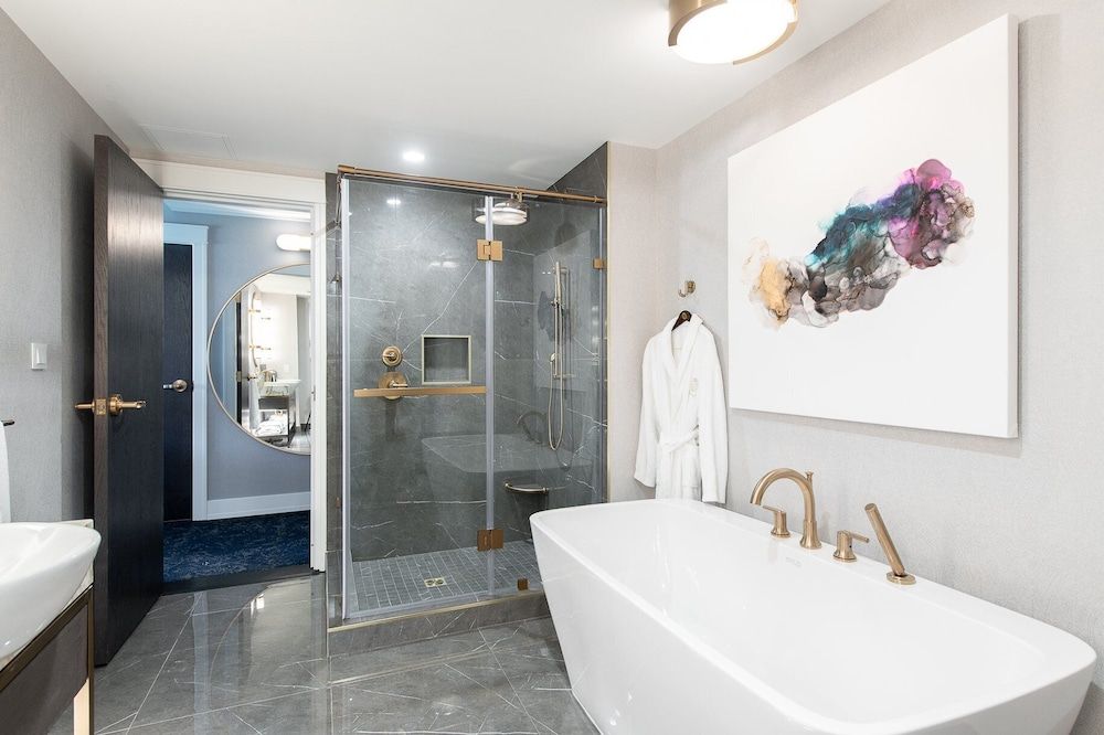 The Sutton Place Hotel Halifax Grand Suite, 2 Queen Beds (Soaker Tub) 3