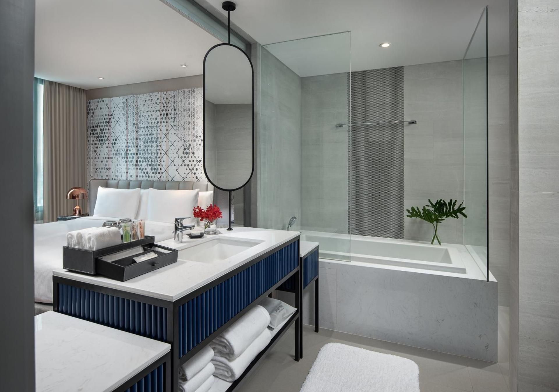 Deluxe Skyline View King Room