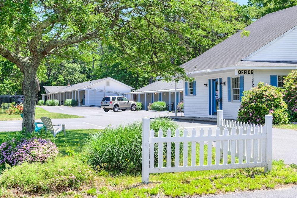 Blue Dolphin Inn