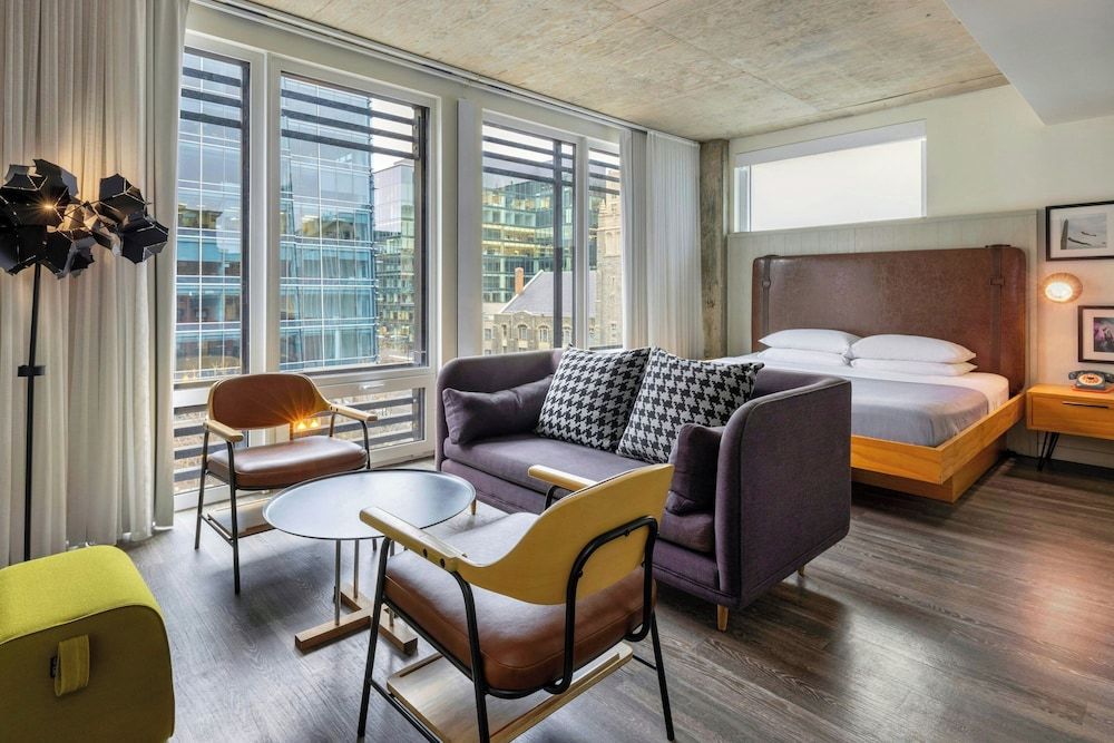 Junior Suite, 1 King Bed, Non Smoking, City View