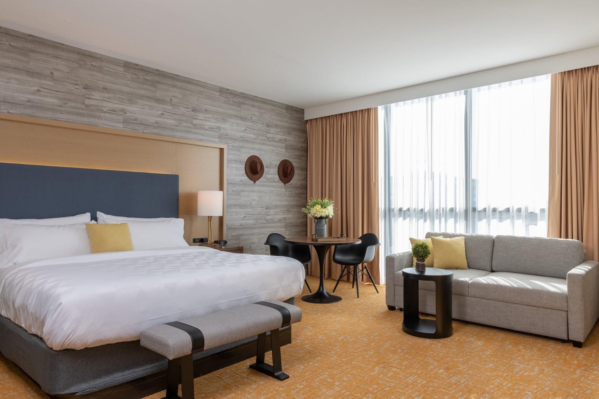1 King Suite Communication Accessible