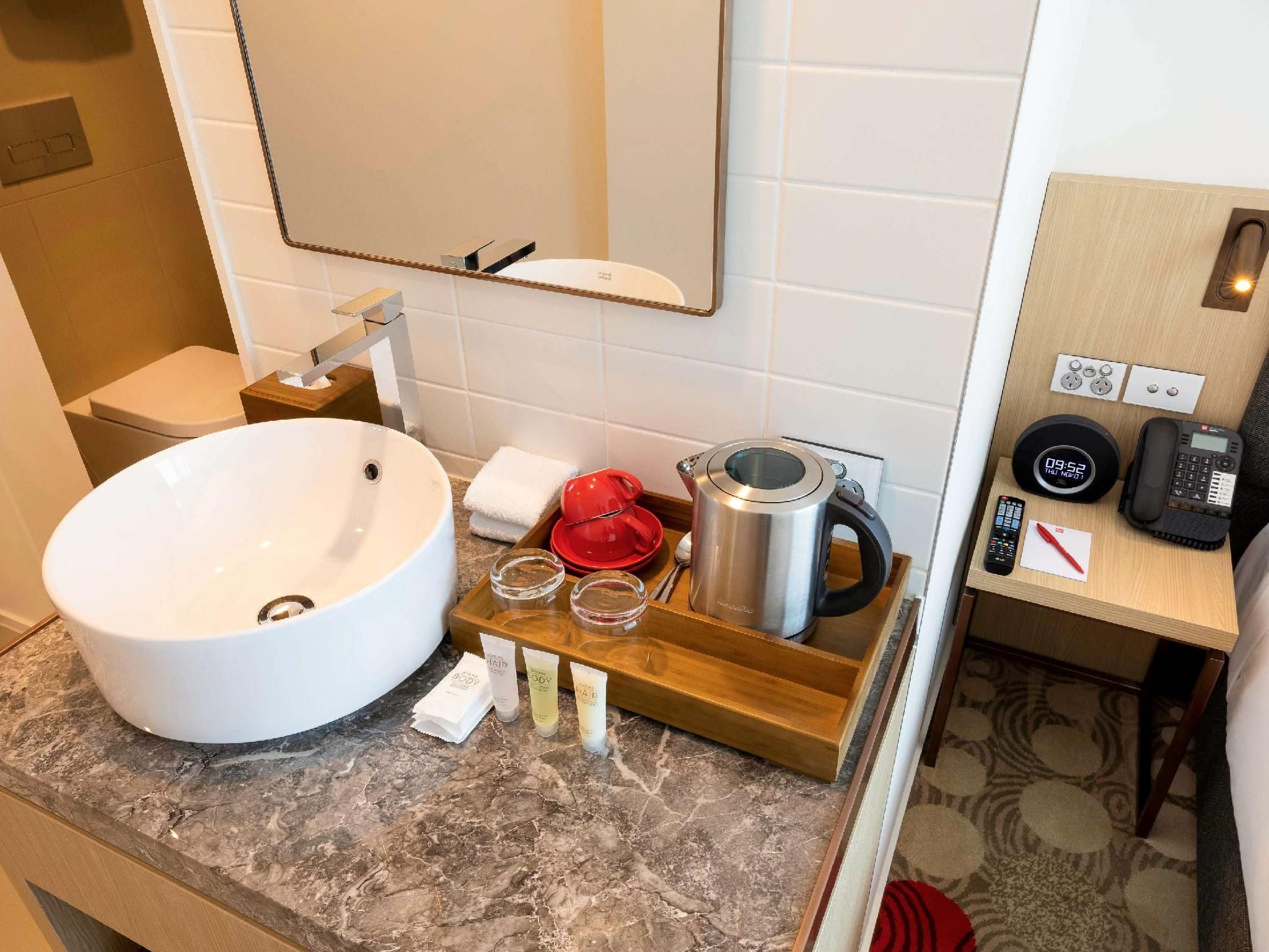 ibis Melbourne Central Compact Double Room 3