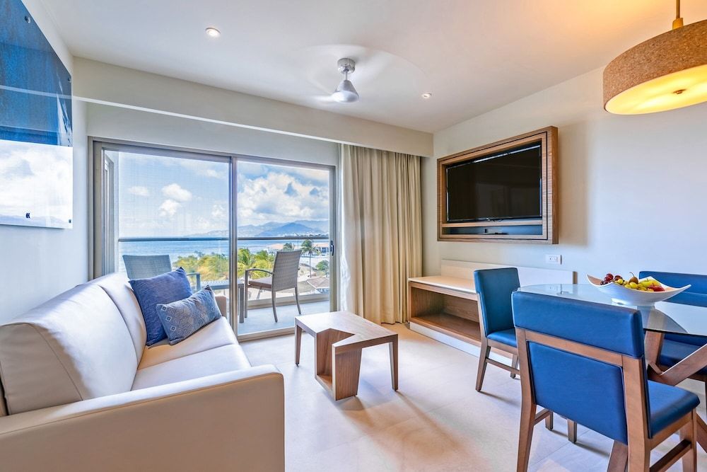 Luxury Presidential Ocean Front One Bedroom Suite Diamond Club