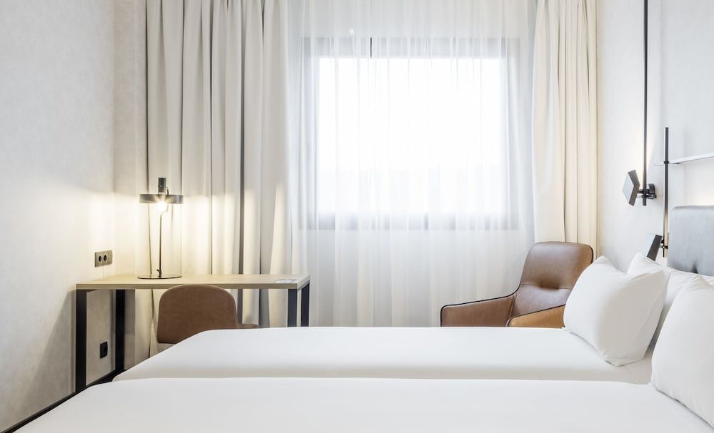 Hotel ILUNION San Mamés Double Room 3