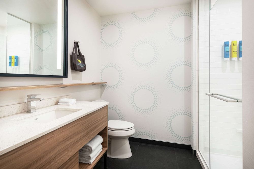 Tru By Hilton Denver Downtown Convention Center Room, 2 Queen Beds, Accessible (Hearing) 3