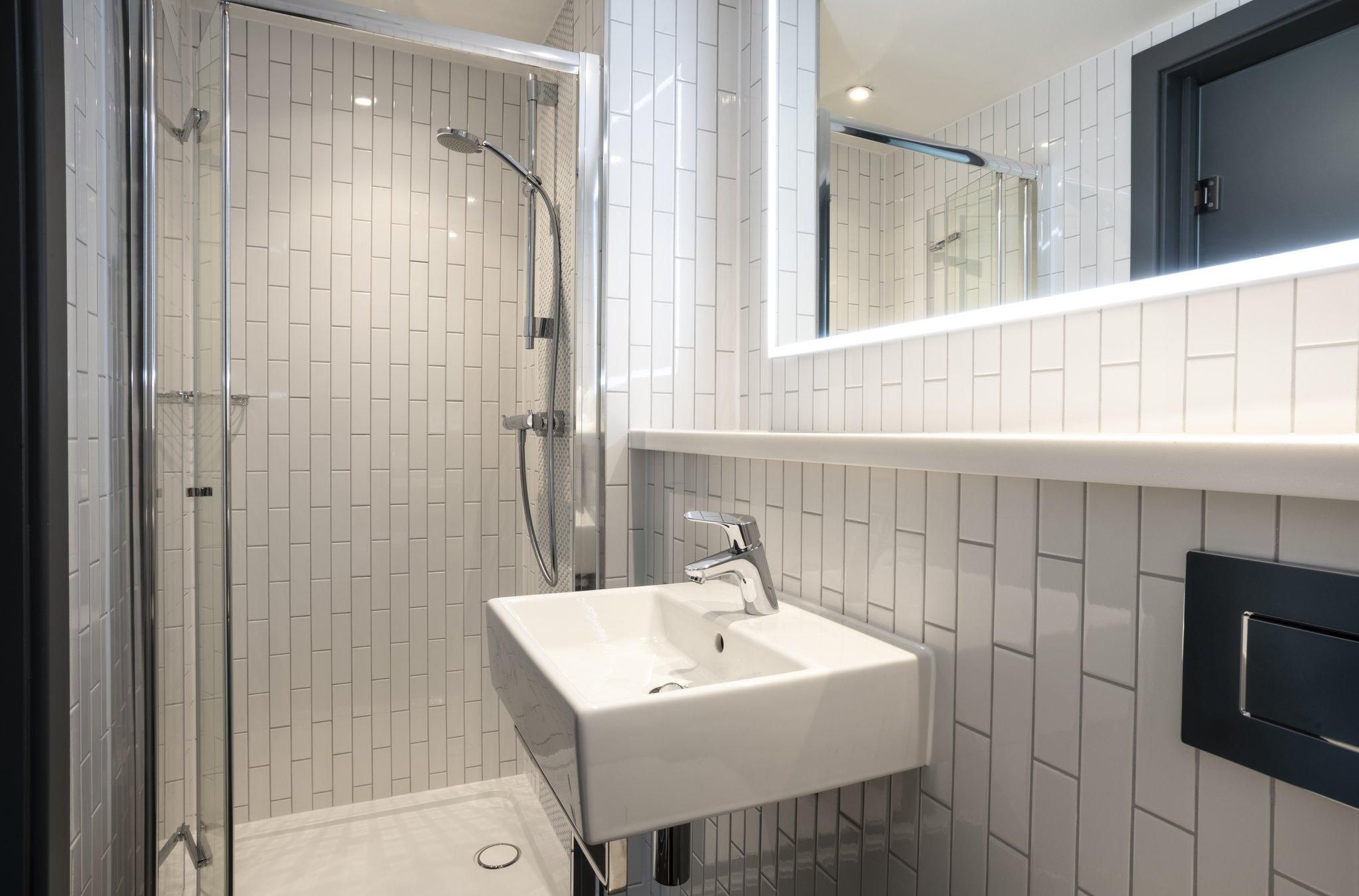 Cosy Double with Window