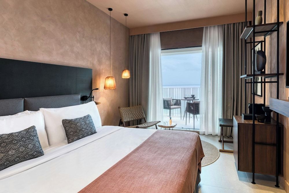 Room (Sapphire Retreat)