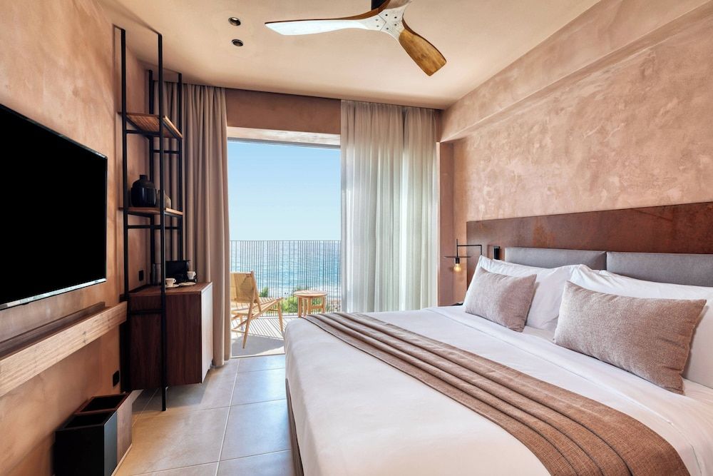 Room (Sapphire Retreat)