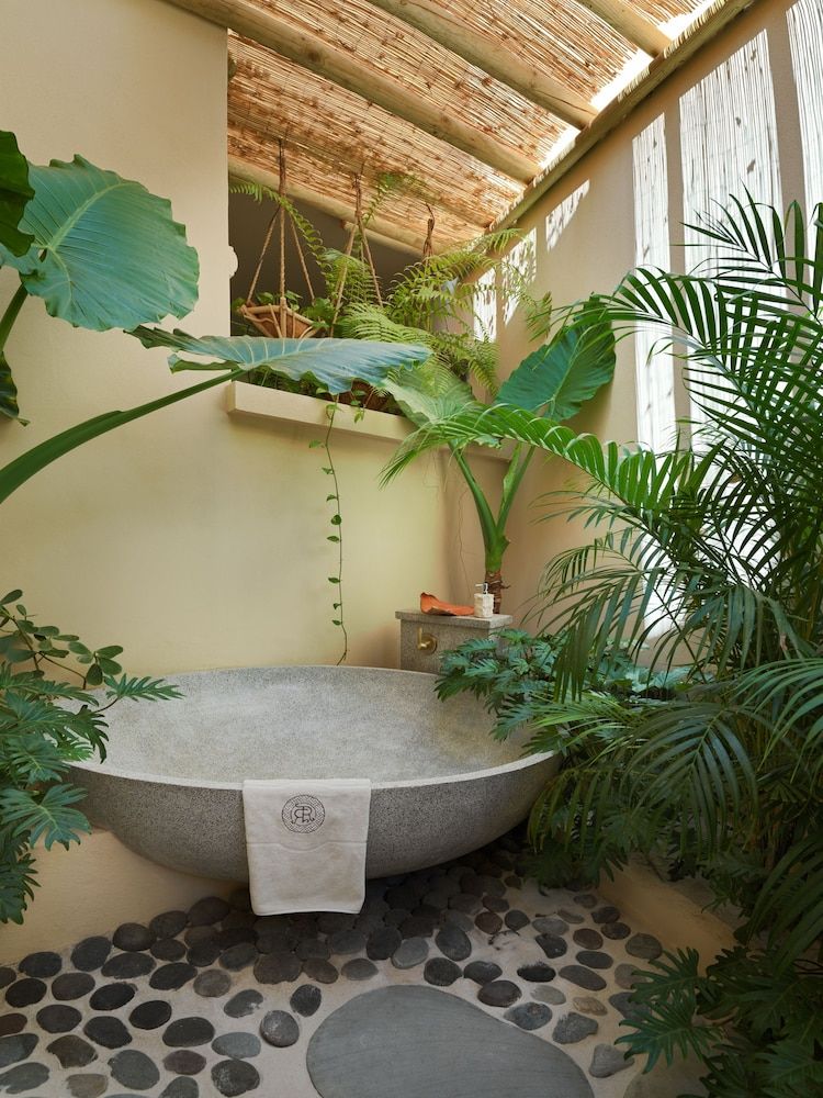 Deep Soaking Bathtub