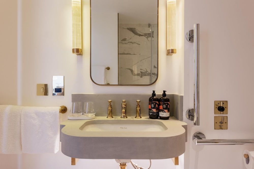 Hart Shoreditch Hotel London, Curio Collection by Hilton Room, 1 Queen Bed, Accessible 7