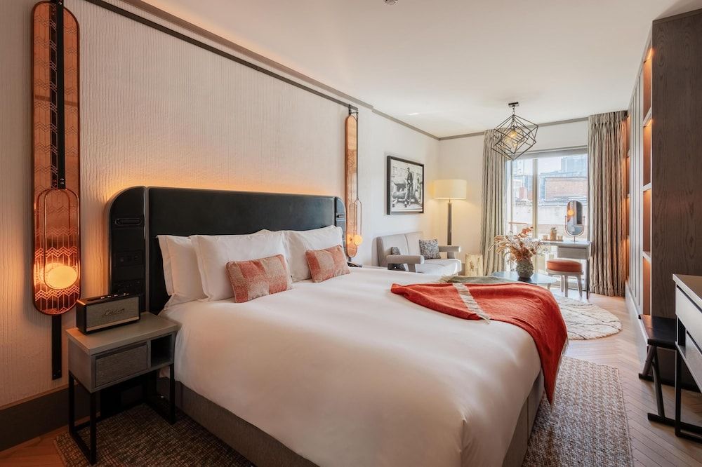 Junior Suite, 1 King Bed