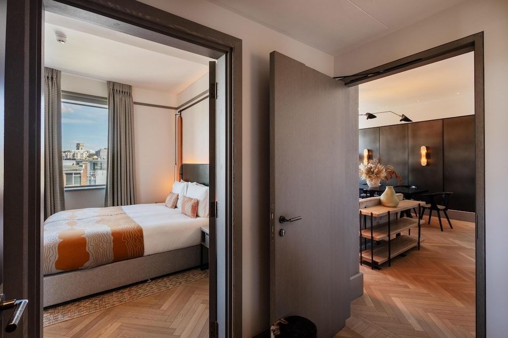 One Bedroom Suite, 1 king bed