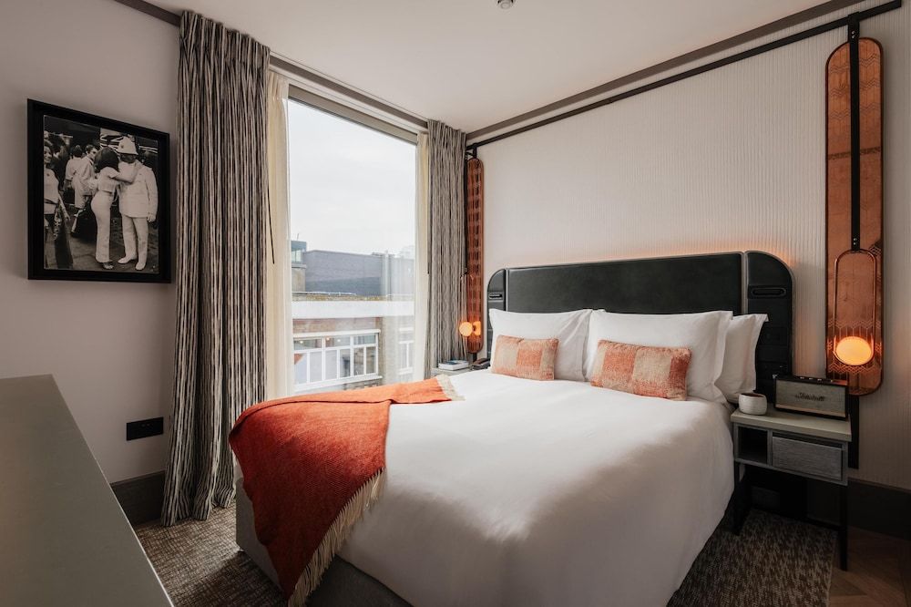 Hart Shoreditch Hotel London, Curio Collection by Hilton Room, 1 Queen Bed 3