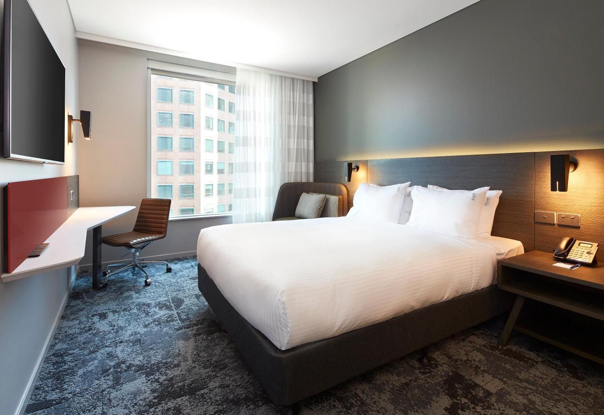1 Queen Standard Accessible High Floor Free Breakfast