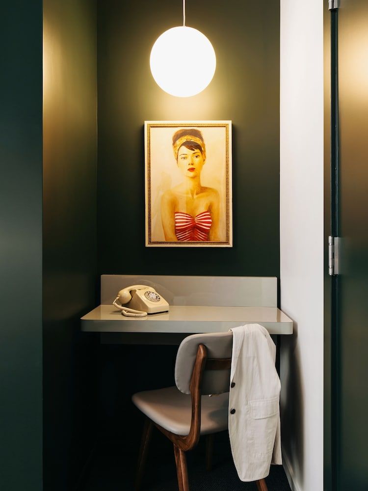 Palihotel Culver City Deluxe Room, 1 King Bed, Garden View (The Garden View King ADA) 3