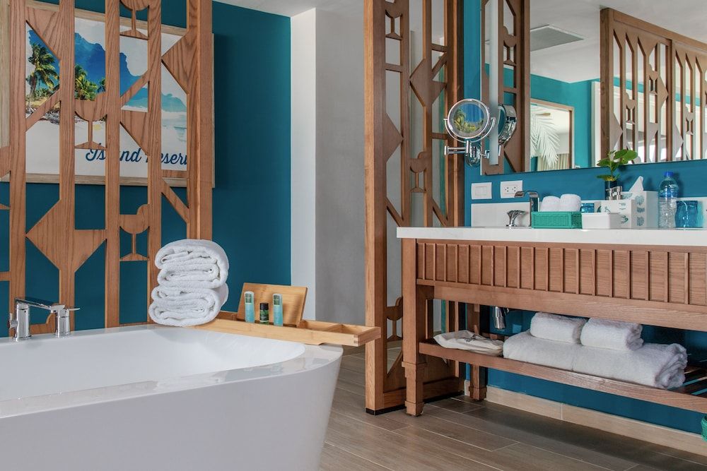 Honeymoon Suite, Beachfront (Swim-up)