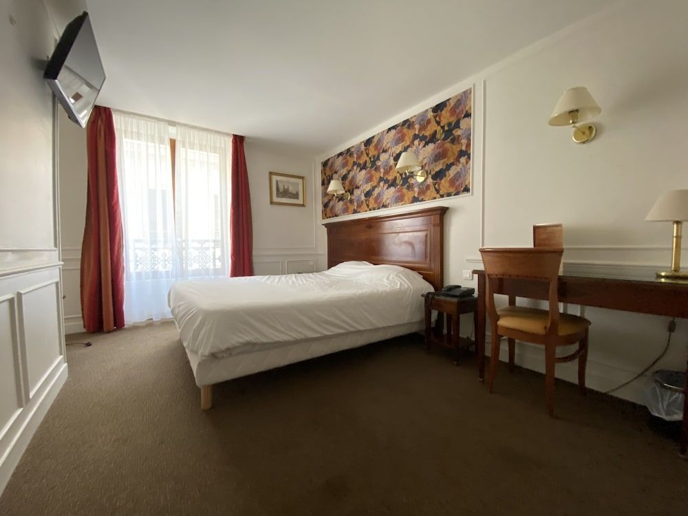 undefined Hotel Touring 4