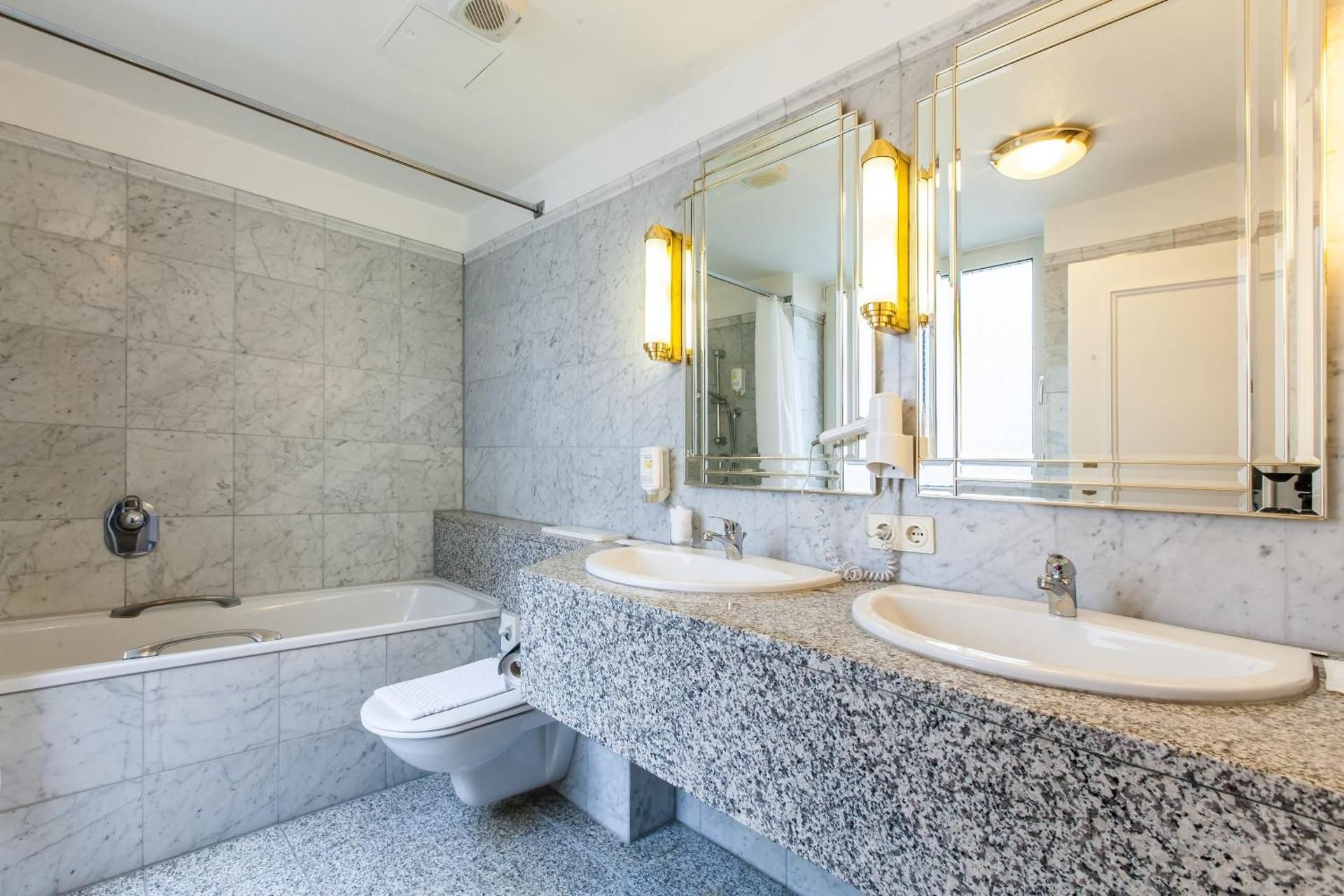 undefined Hotel Monopol 7