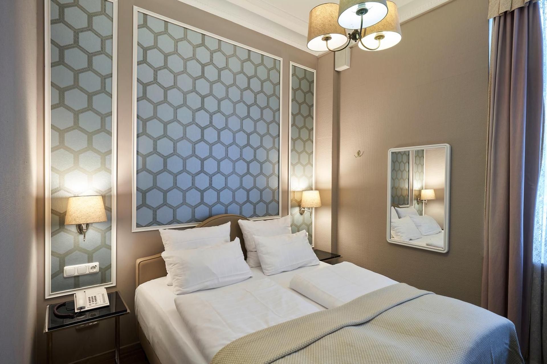 undefined Hotel Monopol 6