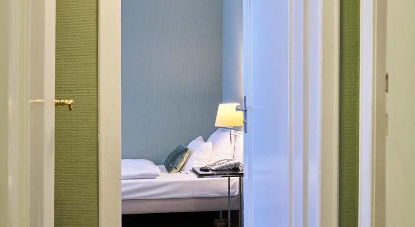 undefined Hotel Monopol 10