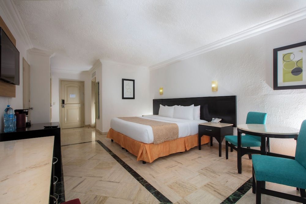 Krystal Cancun All Inclusive Standard Room, 1 King Bed, City View 2