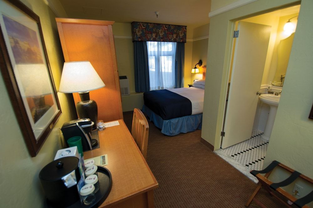 Standard Room, 1 Double Bed Street Level