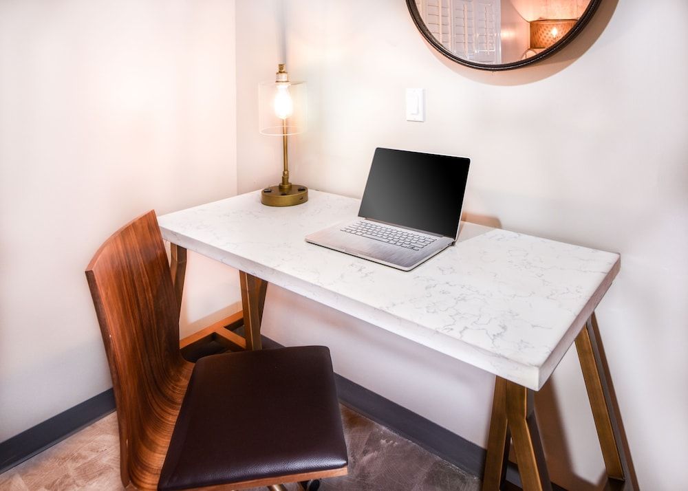 Hollywood Inn Suites Hotel Room, 1 King Bed, Accessible 5