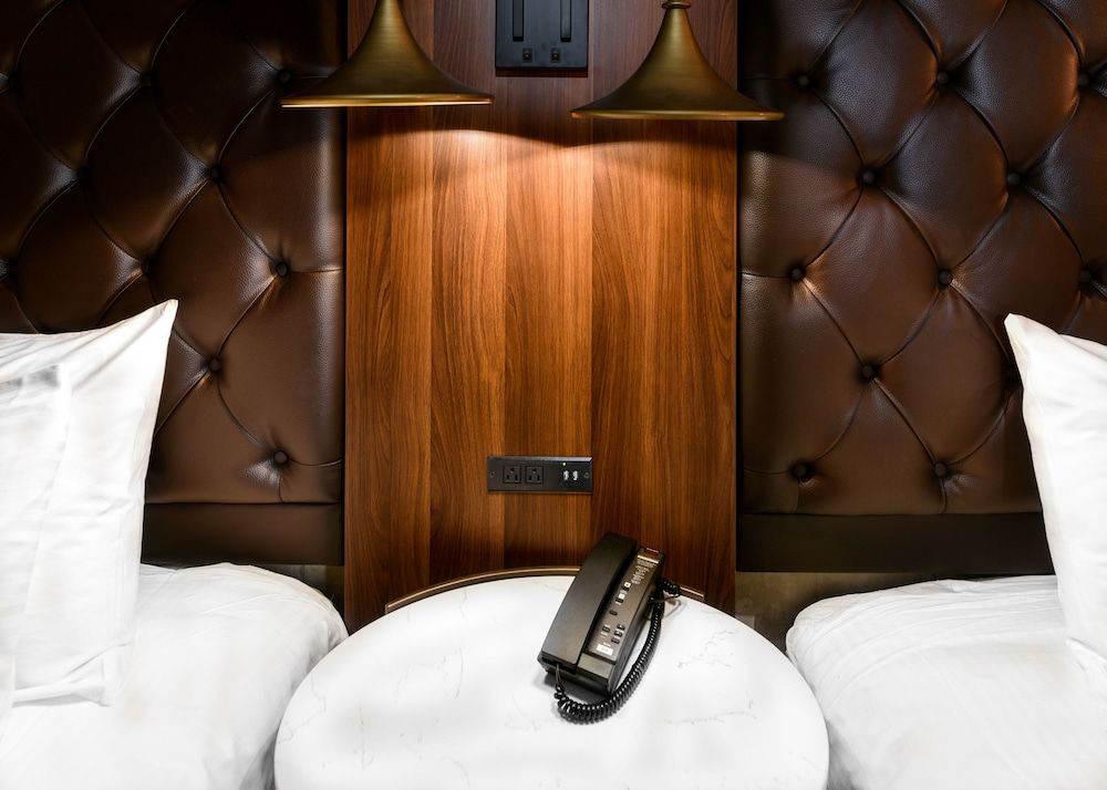 Hollywood Inn Suites Hotel Room, 1 King Bed, Accessible 6