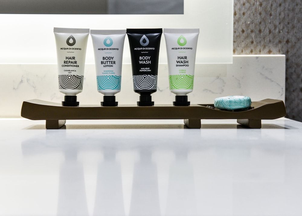 Hollywood Inn Suites Hotel Room, 1 King Bed, Accessible 17