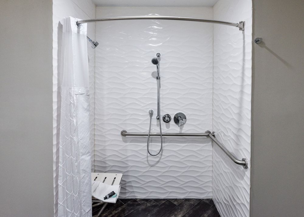 Hollywood Inn Suites Hotel Room, 1 King Bed, Accessible 10