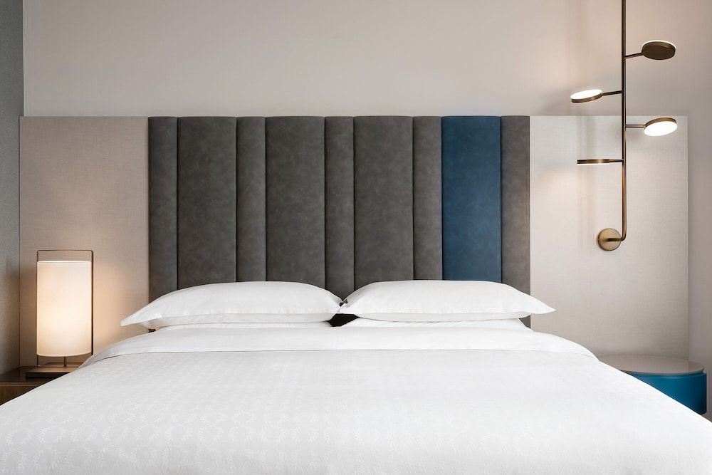 Sheraton Milan San Siro Standard Room, 1 King Bed 3